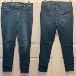 Women’s old navy super skinny jeans (second style)